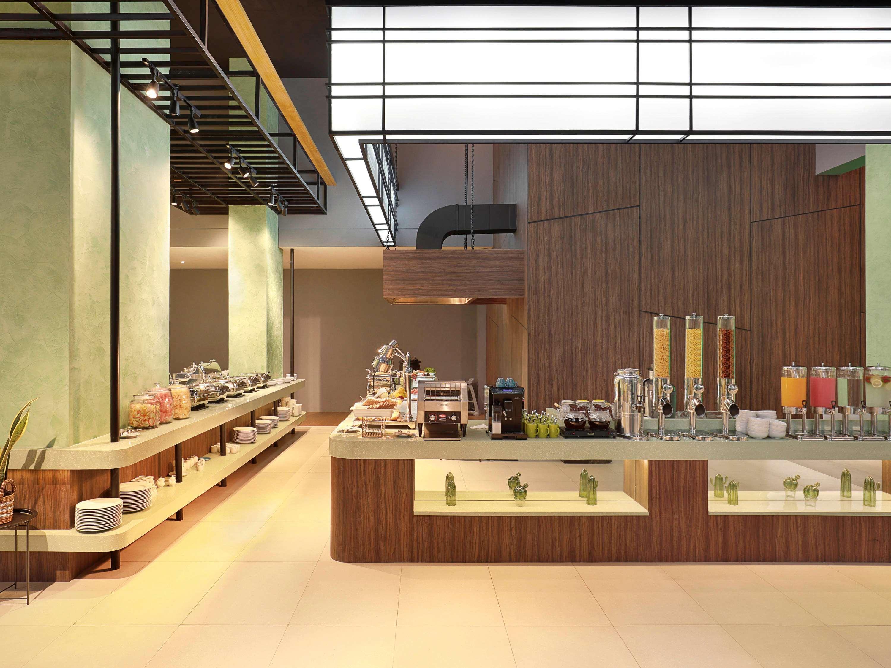 Ibis Styles Jakarta Simatupang Exterior photo