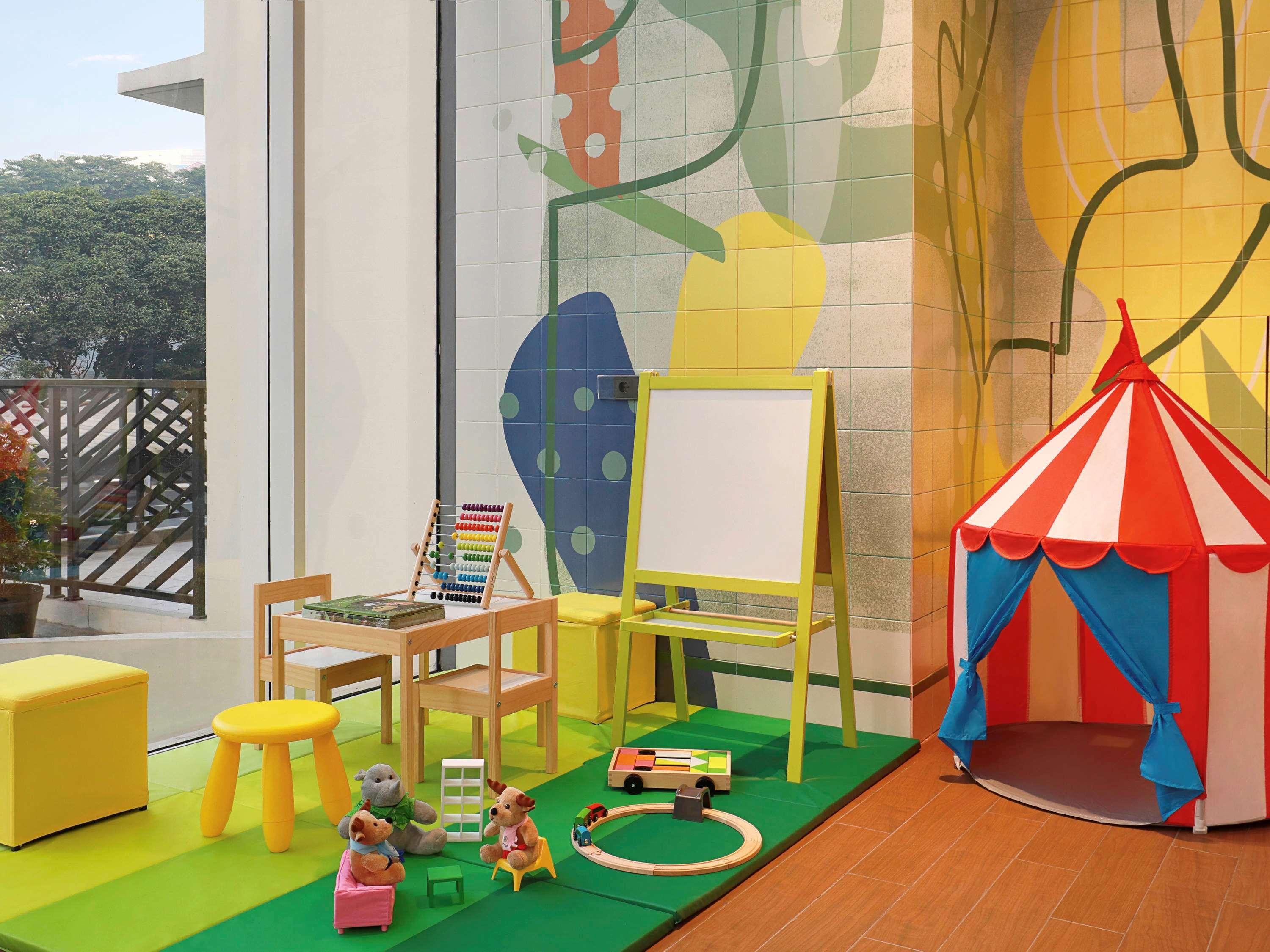 Ibis Styles Jakarta Simatupang Exterior photo