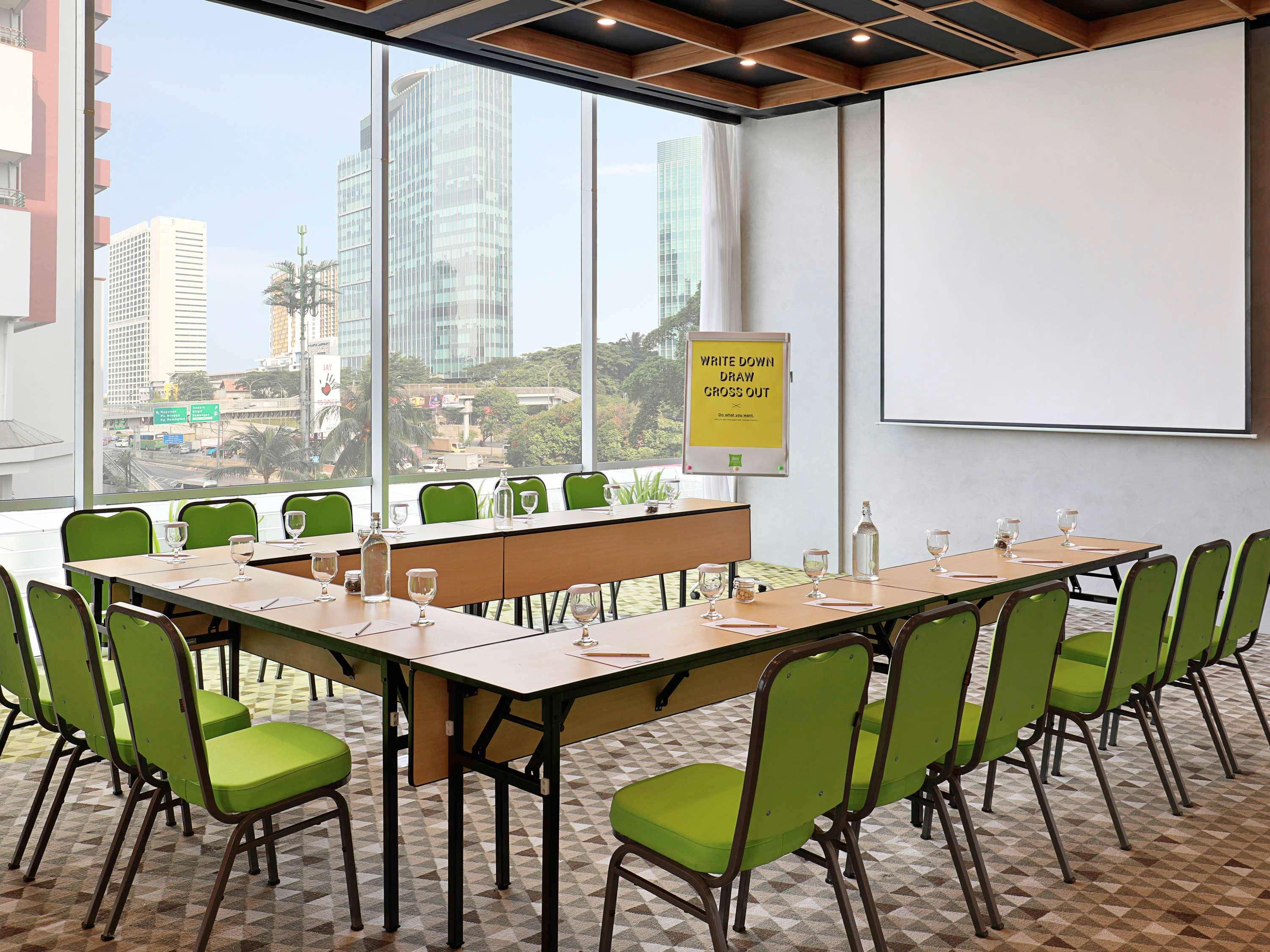 Ibis Styles Jakarta Simatupang Exterior photo