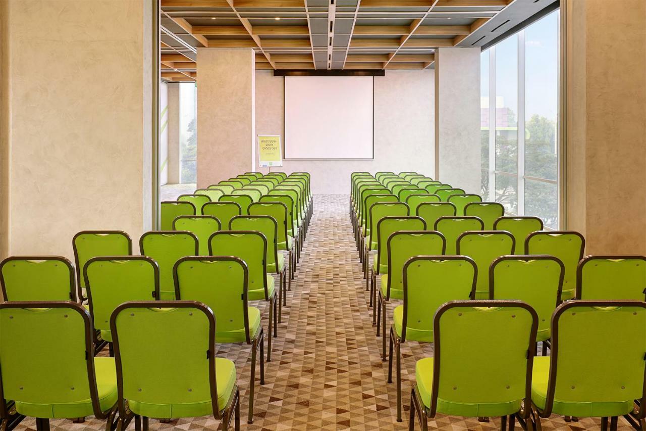 Ibis Styles Jakarta Simatupang Exterior photo