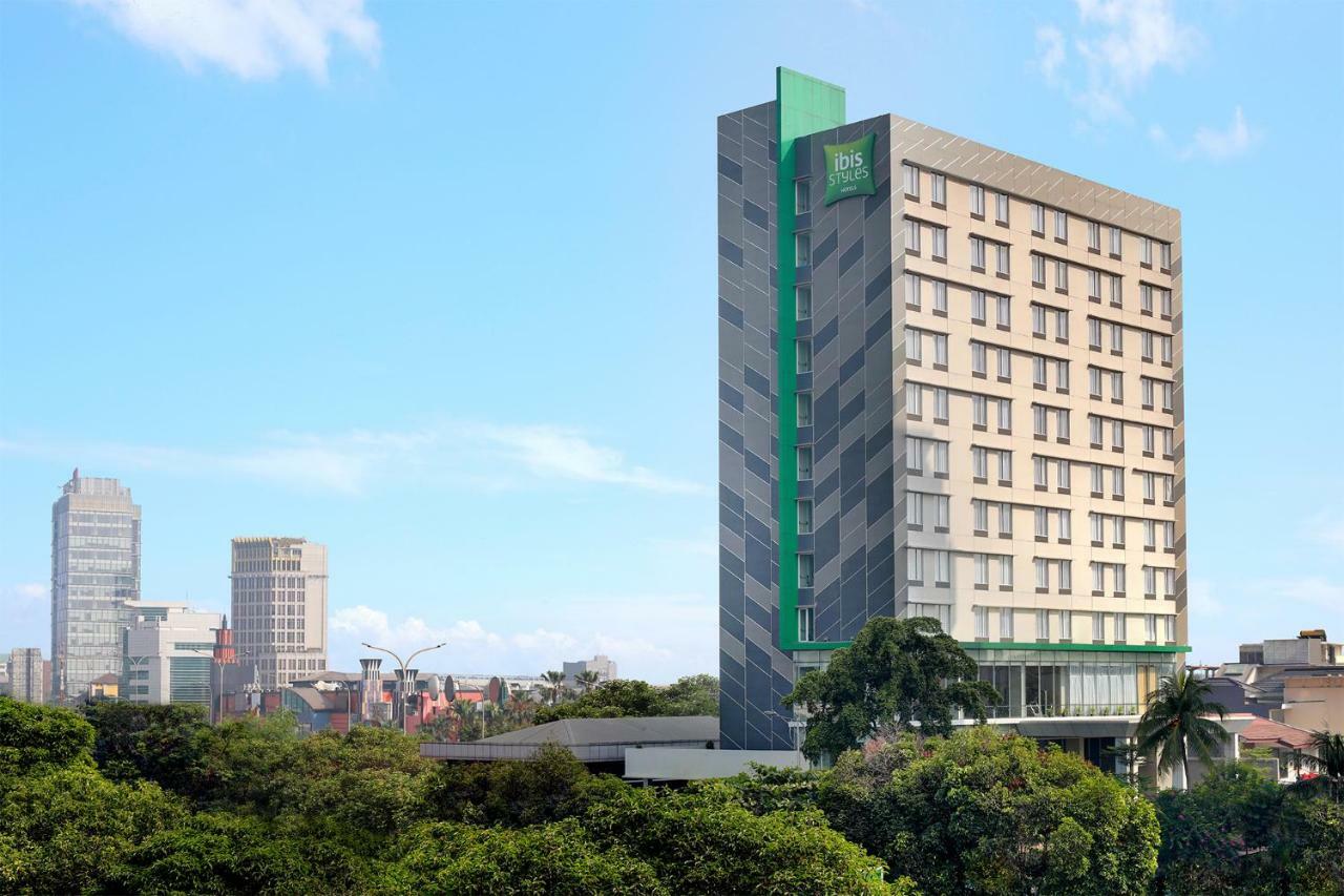 Ibis Styles Jakarta Simatupang Exterior photo