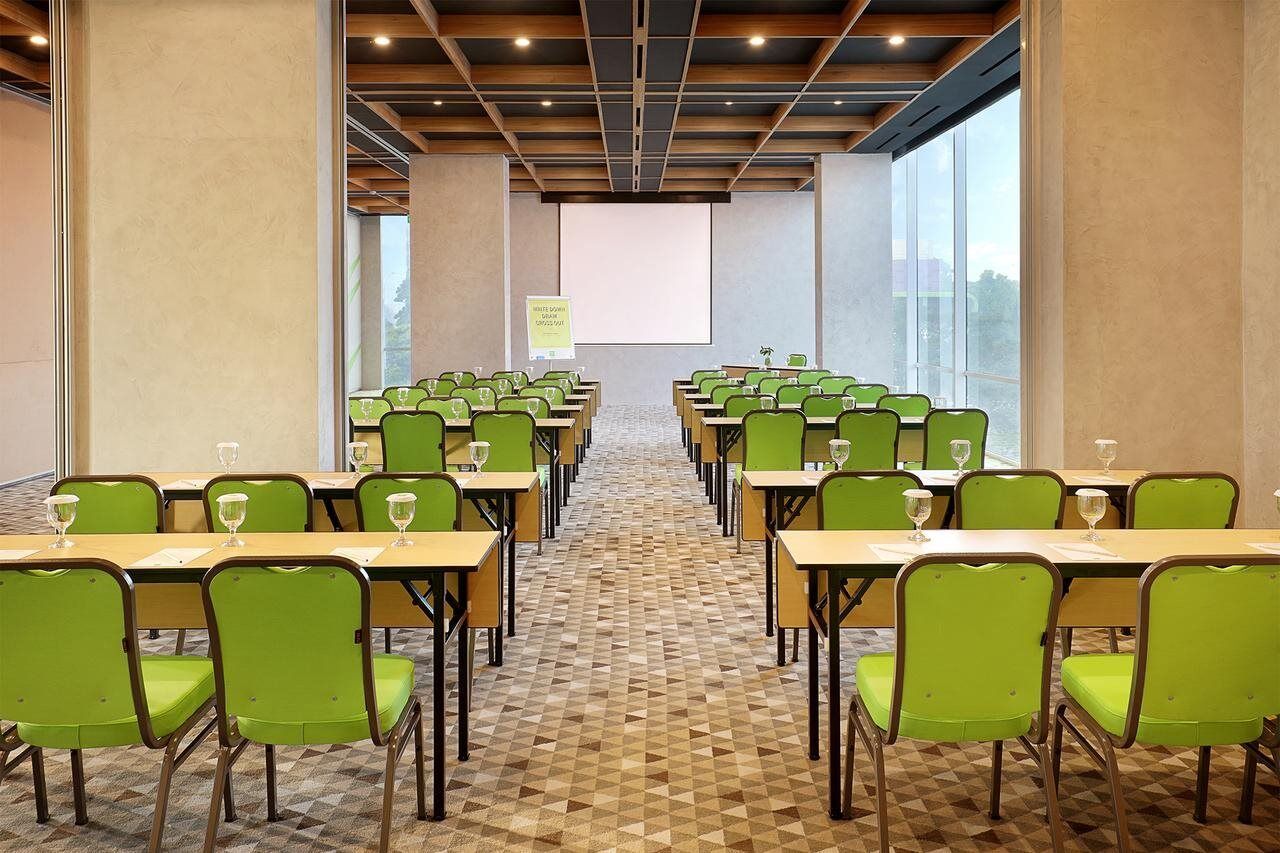 Ibis Styles Jakarta Simatupang Exterior photo