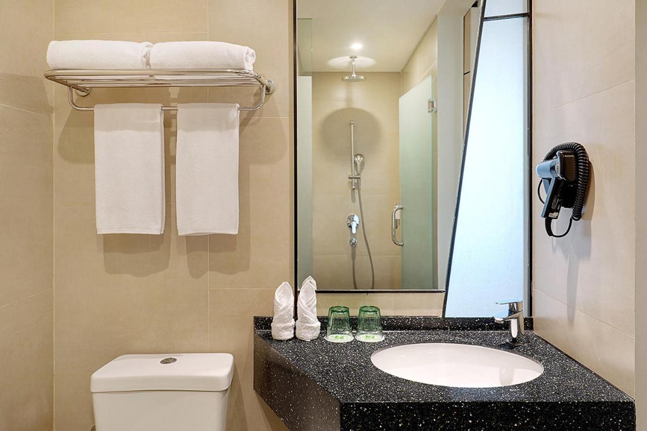 Ibis Styles Jakarta Simatupang Exterior photo